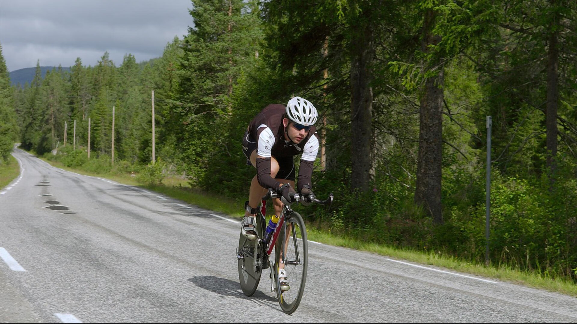 达米恩·麦肯齐：凭借冷静的判断力和精准的传球，他主宰了全黑队进攻